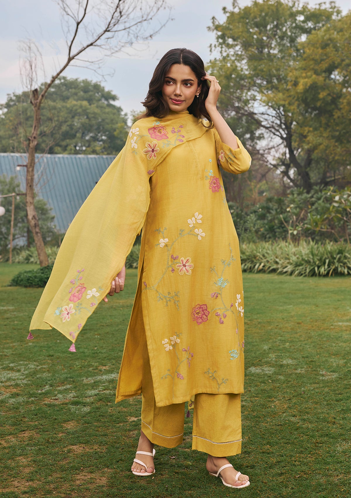 Daffodil Floral Applique Kurta Set