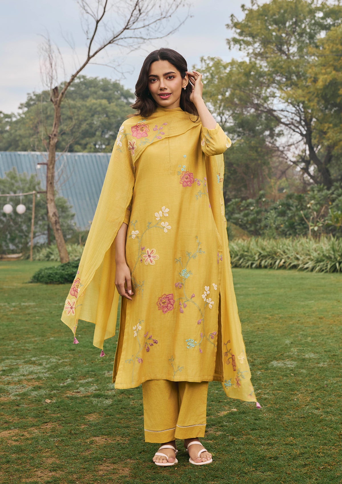 Daffodil Floral Applique Kurta Set