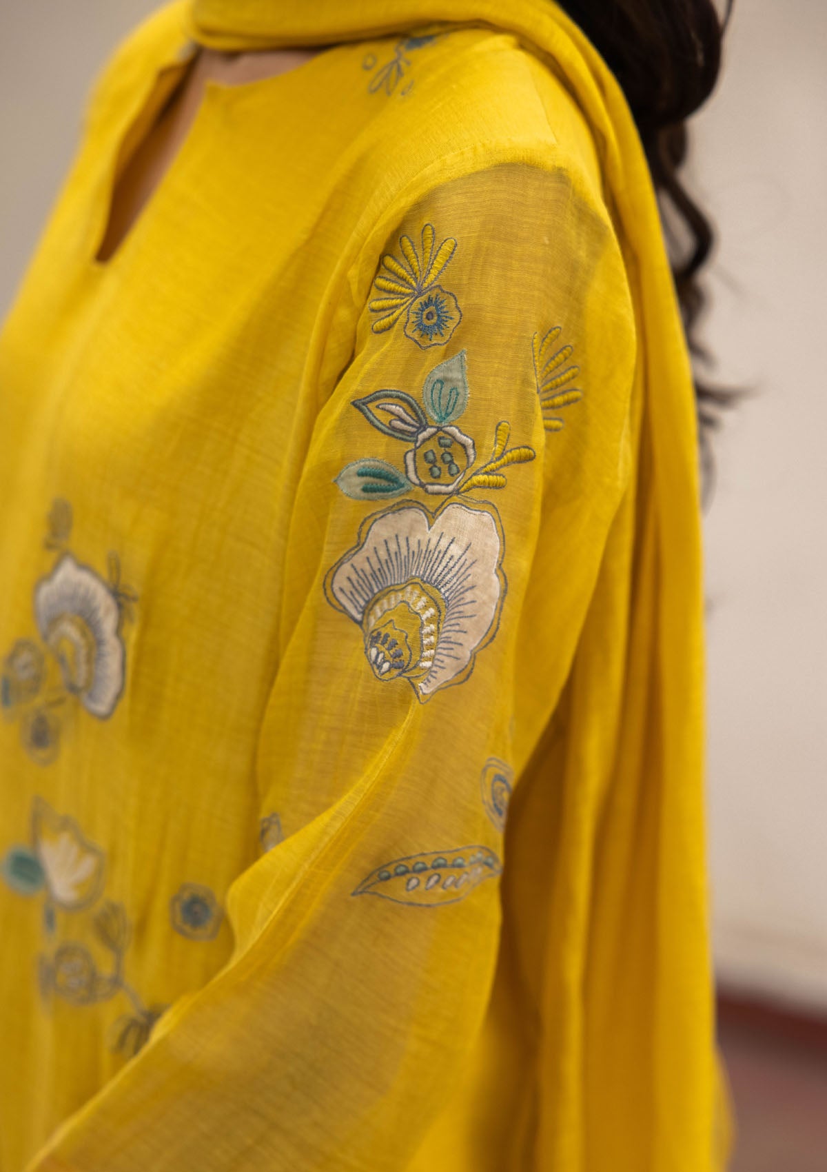 Rue Floral Applique Kurta Set