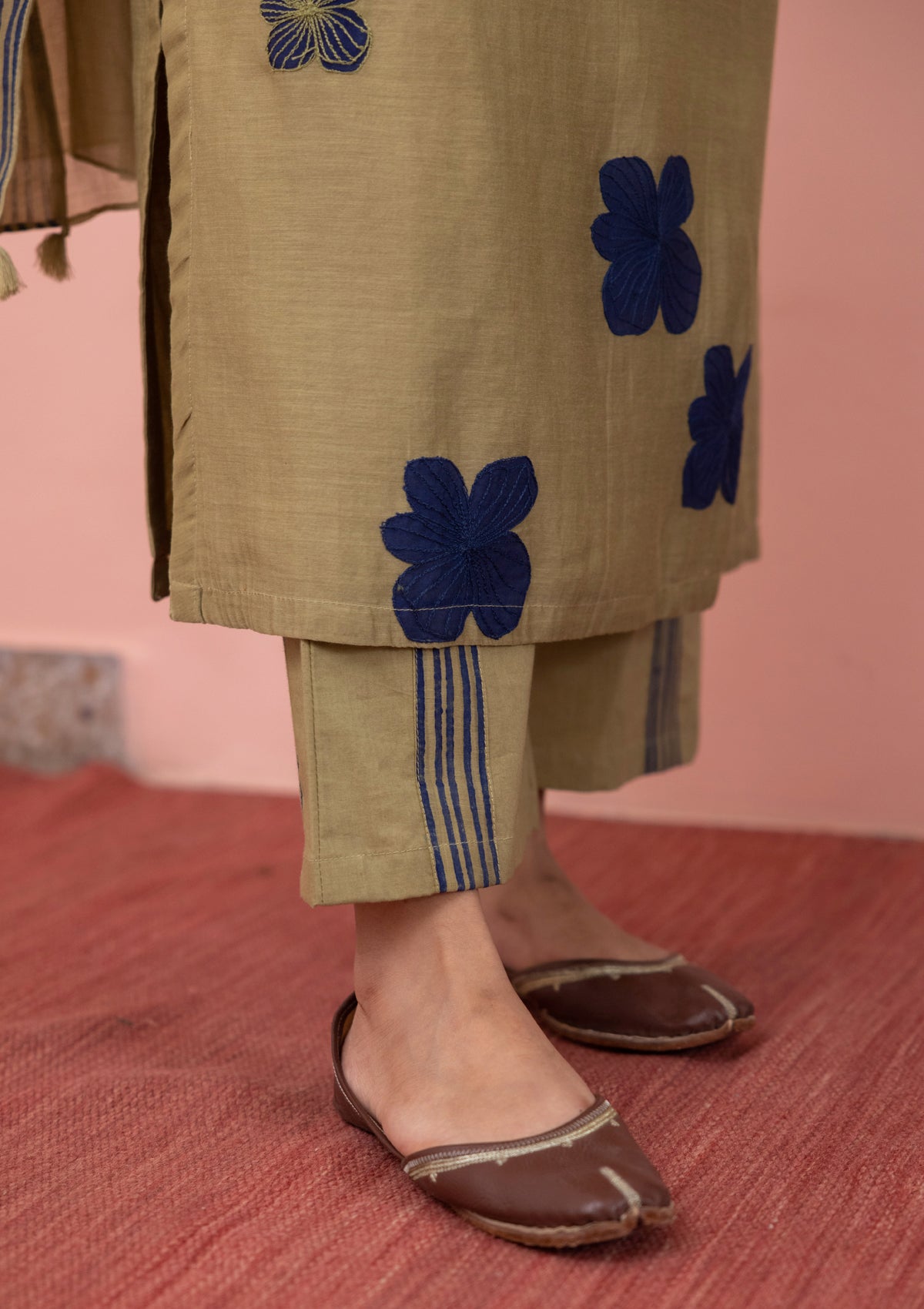 FERN APPLIQUE KURTA SET