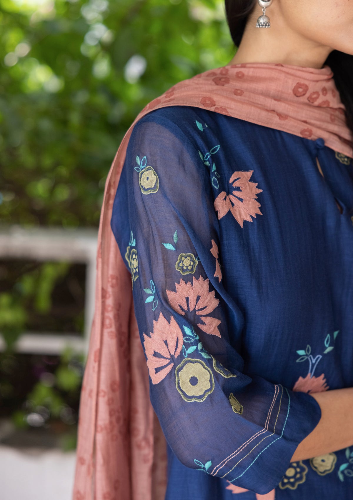 INK FLORAL APPLIQUE KURTA SET