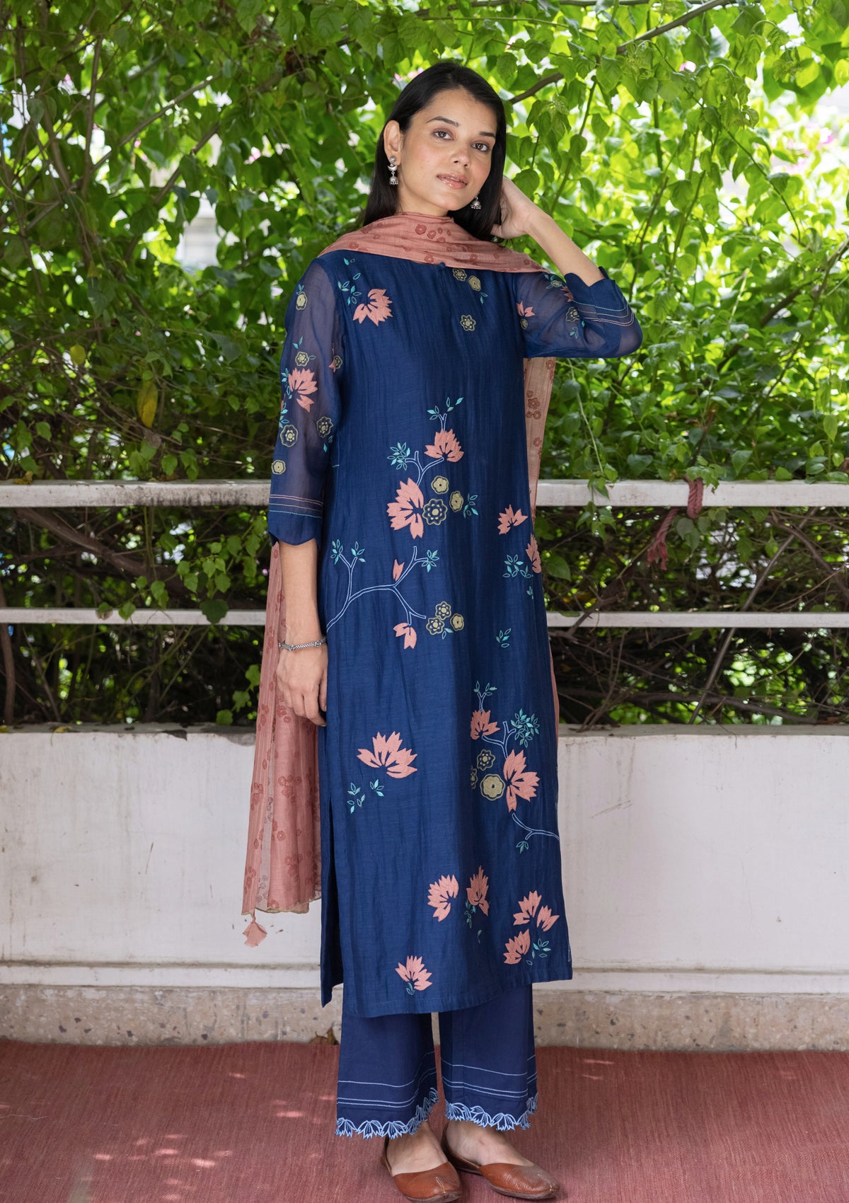 INK FLORAL APPLIQUE KURTA SET