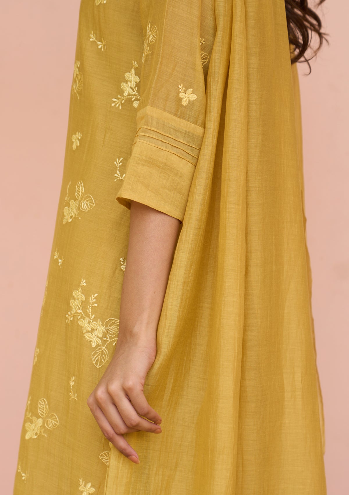 Rue Thread Embroidered Kurta Set