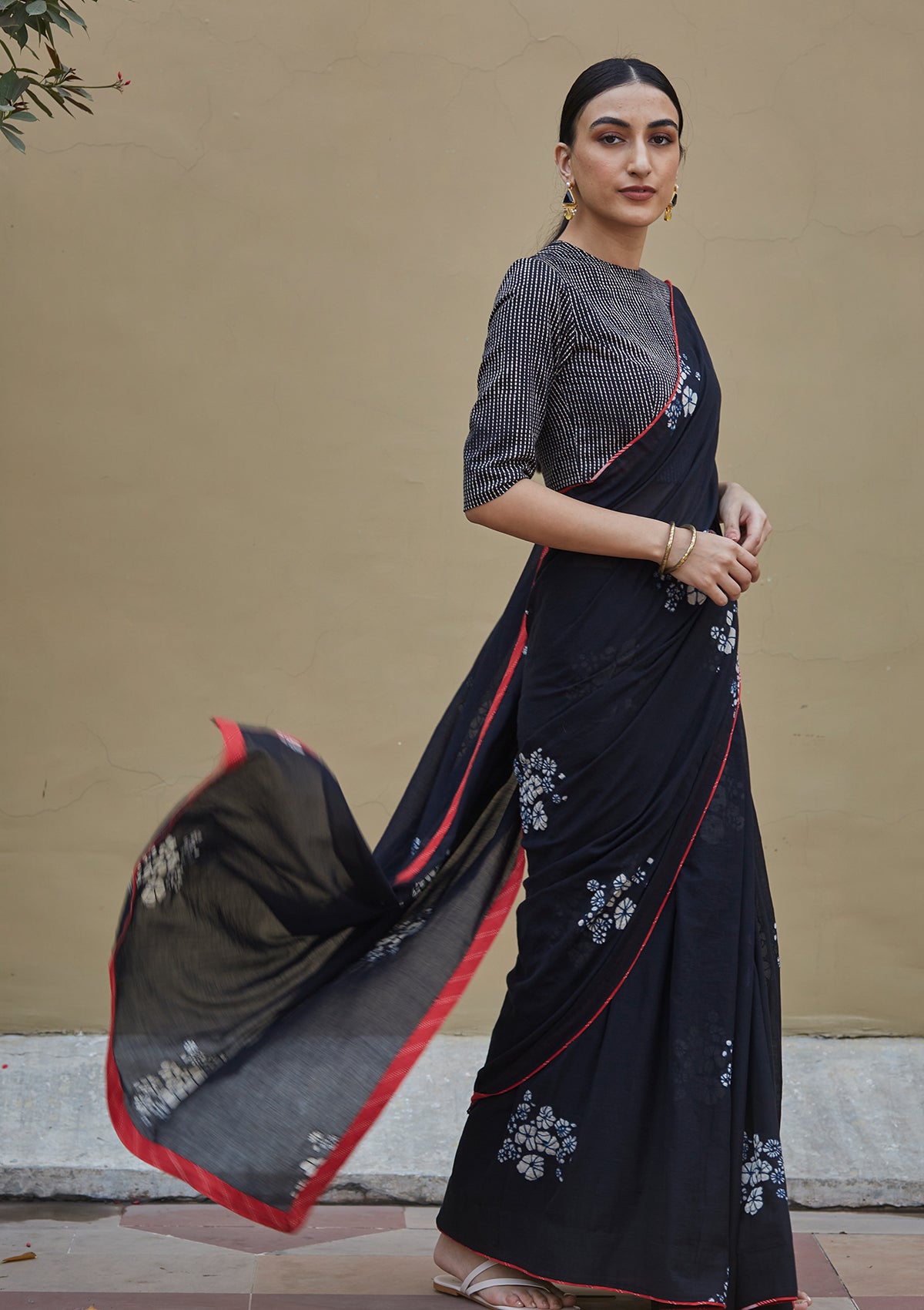 Onyx Floral Print Saree