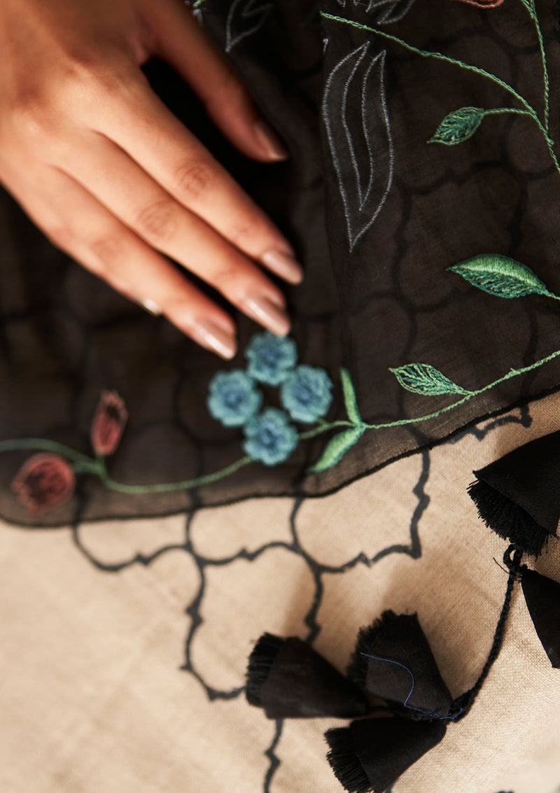 Onyx Floral Embroidered Kurta Set