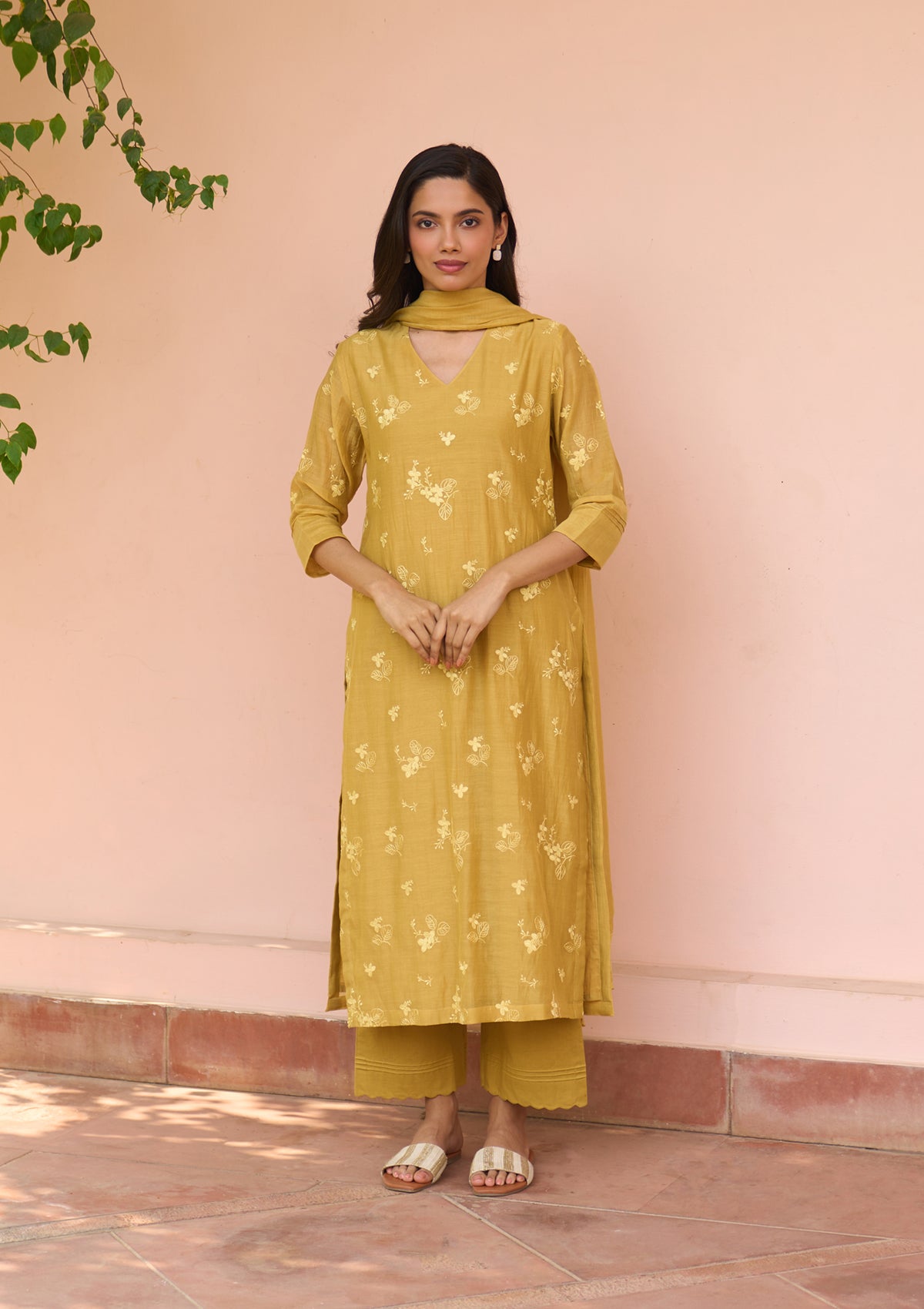 Rue Thread Embroidered Kurta Set