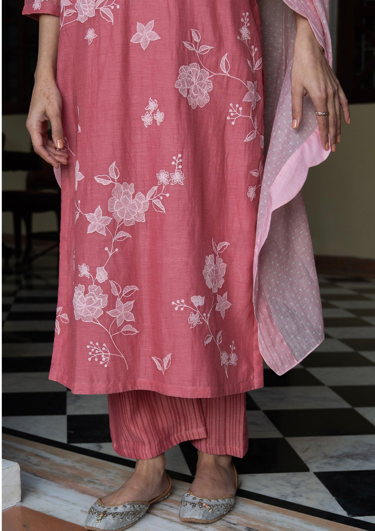 Hibiscus Thread Embroidered Kurta Set